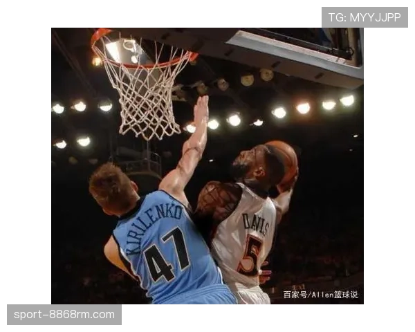 巴郎·戴维斯无球跑动制造错位，改变快攻节奏主导进攻